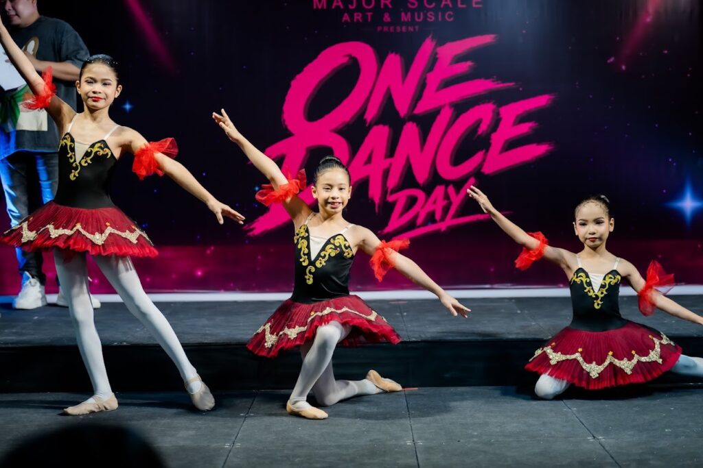 MAJOR SCALE PRESENT ONE DANCE DAY